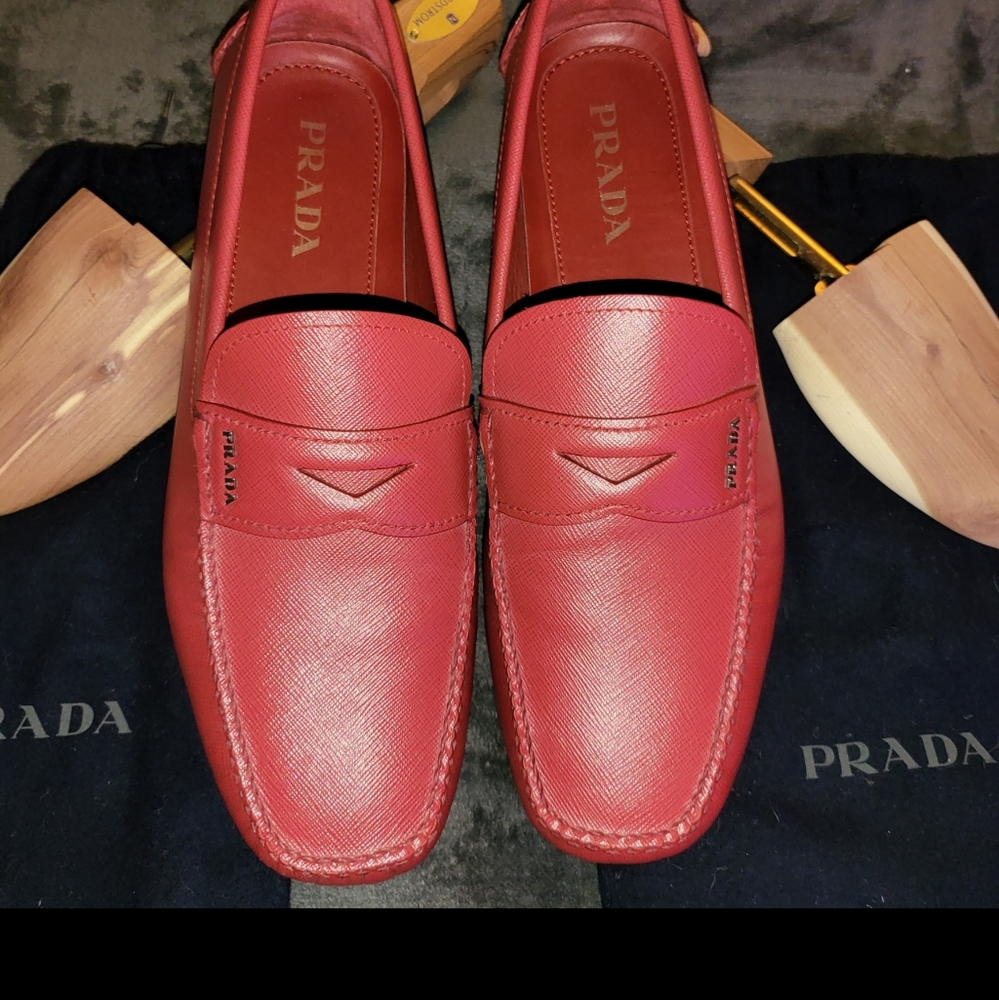 100% Authentic Prada Saffiano Leather Driving Loafers Size 12US Fuoco Red
